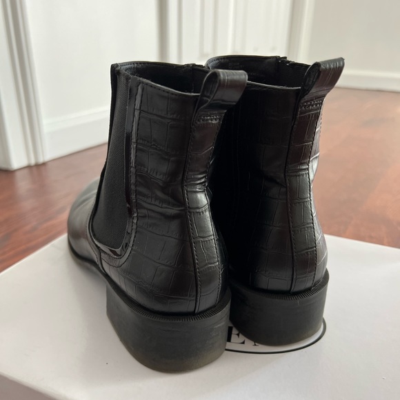 Steve Madden boot. - Picture 2 of 4